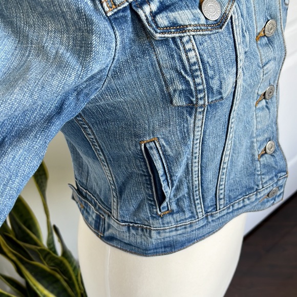 Levi’s Denim Jacket Sz S Mid Wash Blue Colour Pockets and Buttons Vintage - Picture 5 of 11